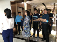 哈爾濱市香坊區(qū)政府領(lǐng)導(dǎo)一行11人蒞臨我公司參觀考察